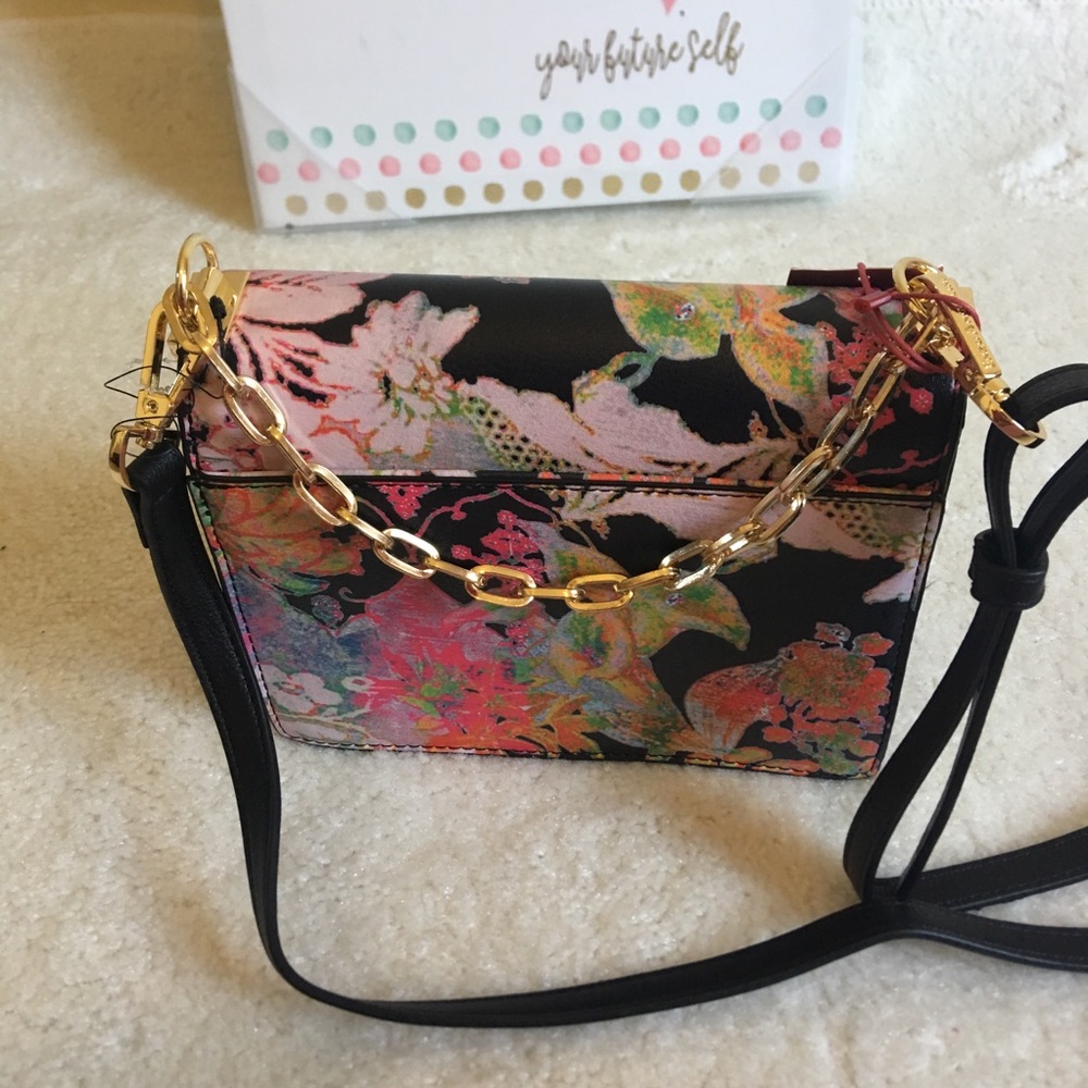 Unique Art on Purse Enzo Agoilini